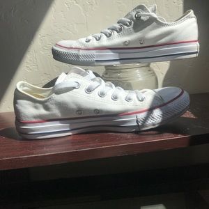 White Low top converse